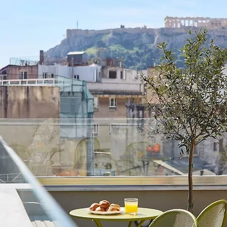Live In A Funky & Renovated Near Acropolis *