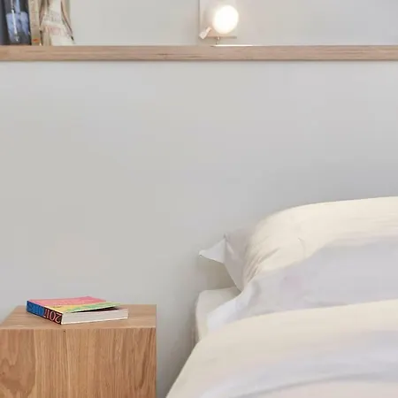 Live In A Funky & Renovated Near Acropolis