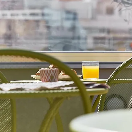 Live In A Funky & Renovated Near Acropolis Atenas